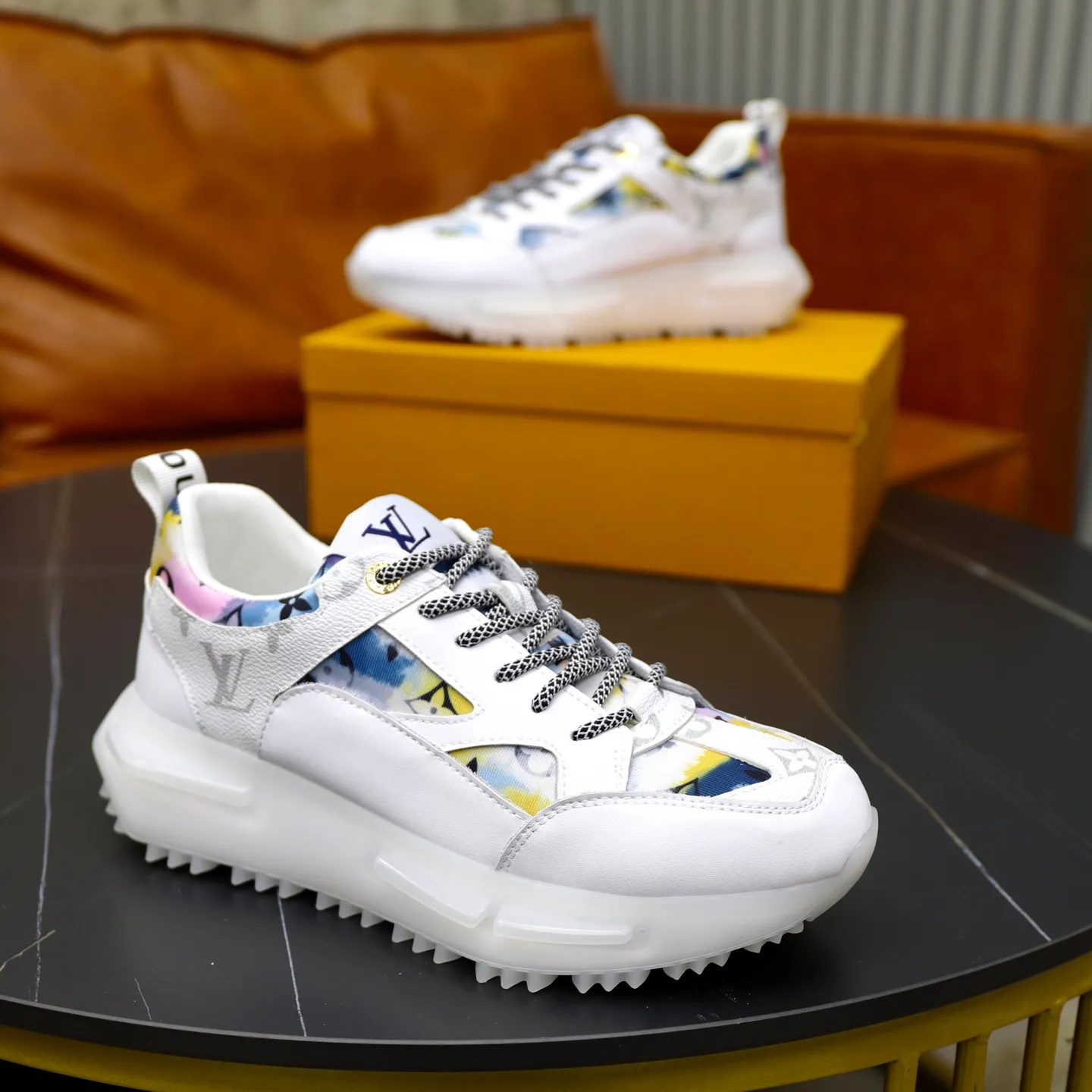 Ex-factory price: 462💰🙅‍♂️🙅‍♂️🙅‍♂️ Brand: LV Louis Vuitton Standard code: 38-44 (45 customized) Grade: Same as the official website Material: Original material splicing Comfortable and breathable lining Lightweight and wear-resistant sports outsole Style category: Men's fashionable casual shoes Running sneakers Distinguished luxury brand elements Top luxury Color: actual picture color
